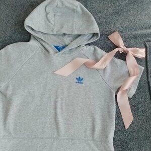 🌟 Gray Adidas Fleece-Lined T-Shirt 🌟